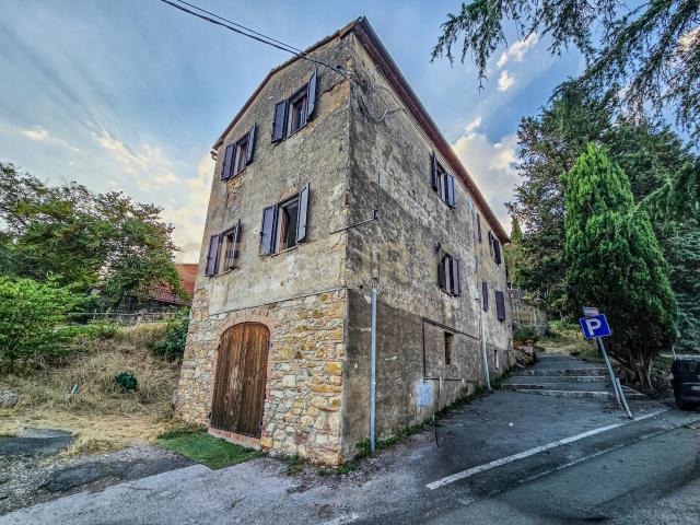 Via del Poggio 17/a 9 vani 210mq
