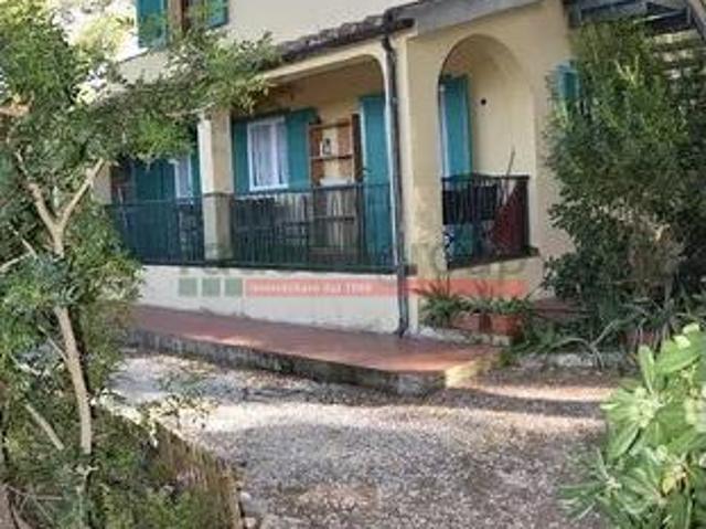 Via del Podere 6 8 vani 180mq