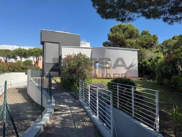 via del vaiolo 12 vani 300mq