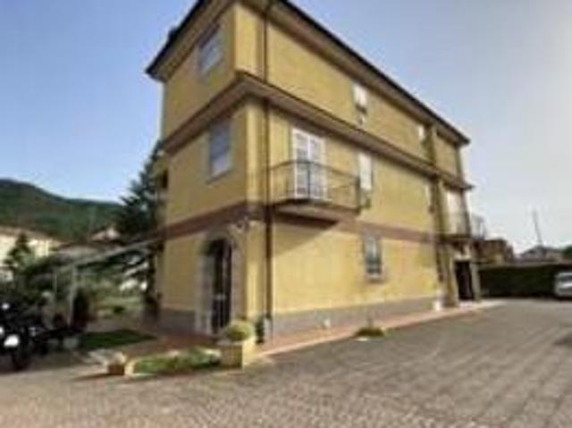 Via dell´Unità d´Italia 8 6 vani 148mq