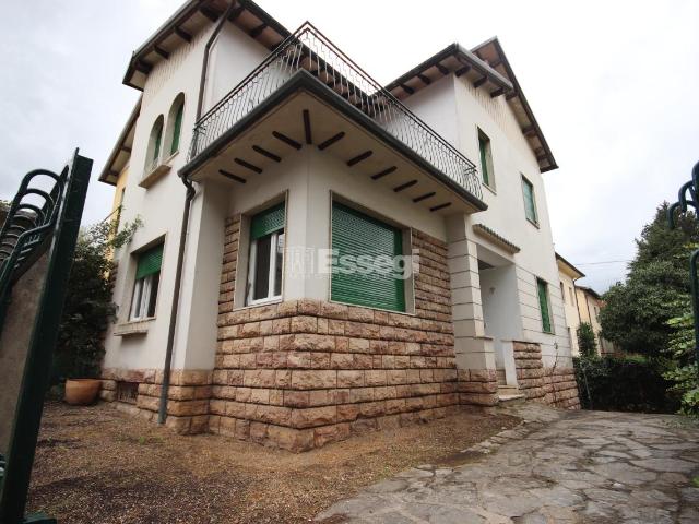 Via dello Stadio 162 6 vani 165mq