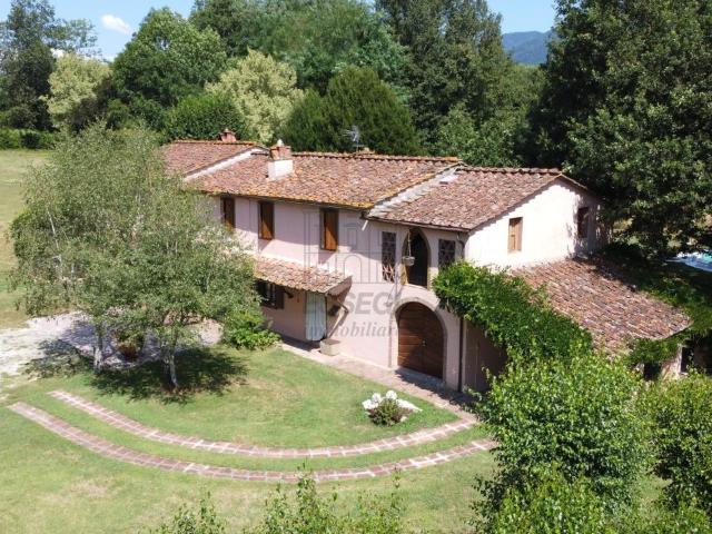 Via della Chiesa di Gragnano 12 vani 350mq