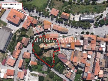 Via della Cironvallazione 17 15 vani 375mq