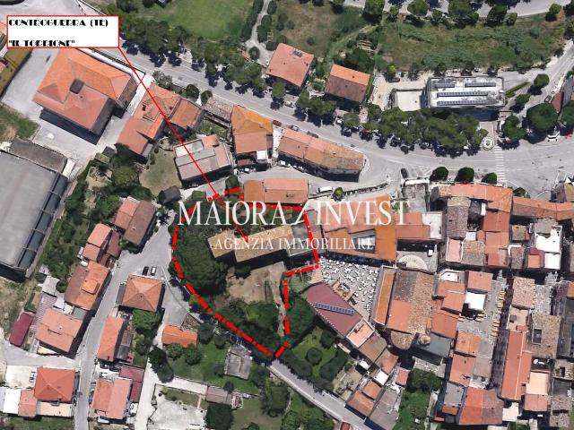Via della Cironvallazione 17 15 vani 375mq