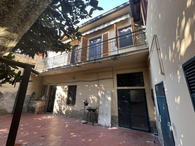 via della Crescia SAN PIERO A PONTI 6 vani 160mq