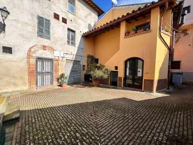 via della falce 13 185mq