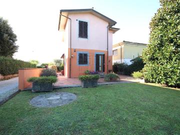 Via della Santissima Annunziata 859 6 vani 168mq