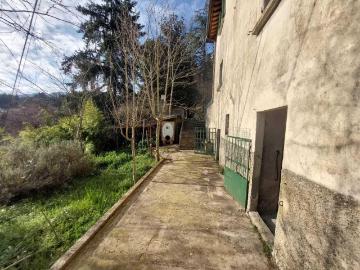 Via della Villa 10 vani 300mq