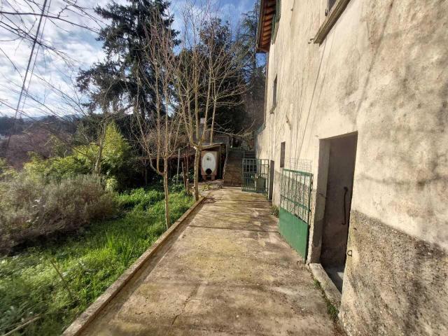 Via della Villa 10 vani 300mq