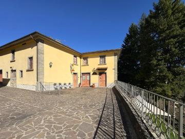 Via della Villa 15 vani 500mq