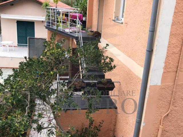 Via delle Ginestre 32 6 vani 125mq