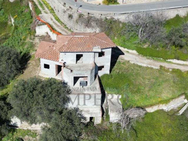Via delle Ginestre 5 vani 120mq