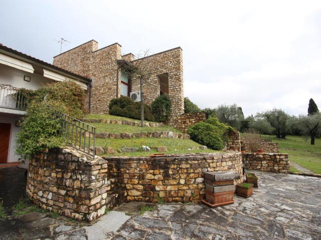 via delle foreste 10 vani 450mq