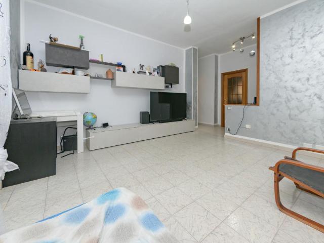 Via delle Pervinche 61 b 5 vani 120mq