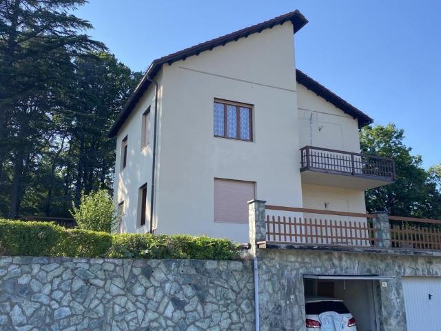 via divisione alpine 12 vani 220mq