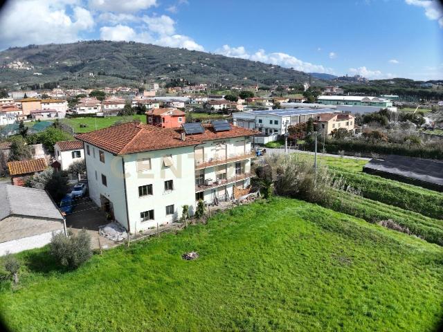 Via di Campo 24 12 vani 300mq