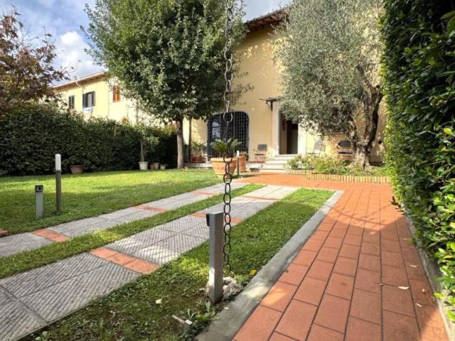 Via di Cantagallo 6 vani 230mq
