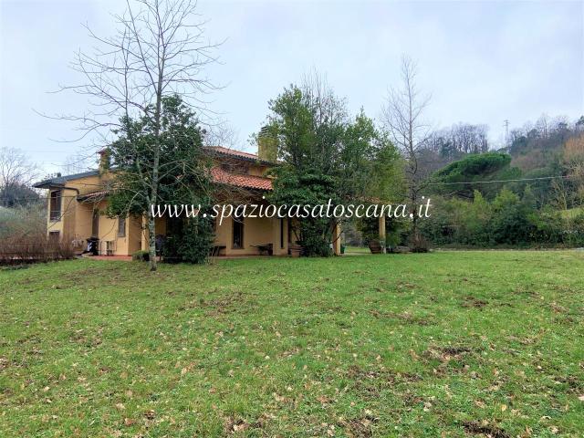 Via di Cantagallo 339 12 vani 450mq