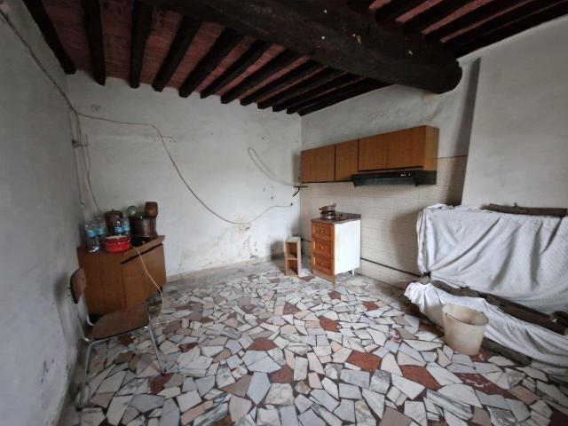 Via di Balbano 6 vani 120mq