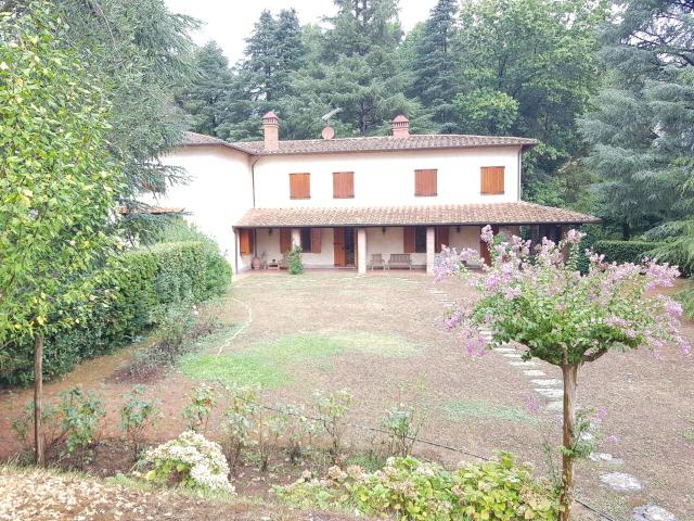 Via di Villa Altieri 14 vani 430mq
