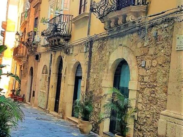 Via DIONE 7 vani 123mq