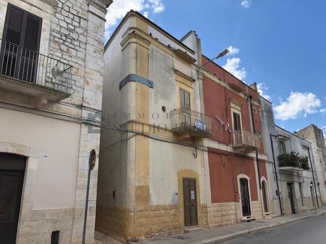 Via Duca D´Aosta 86 5 vani 150mq