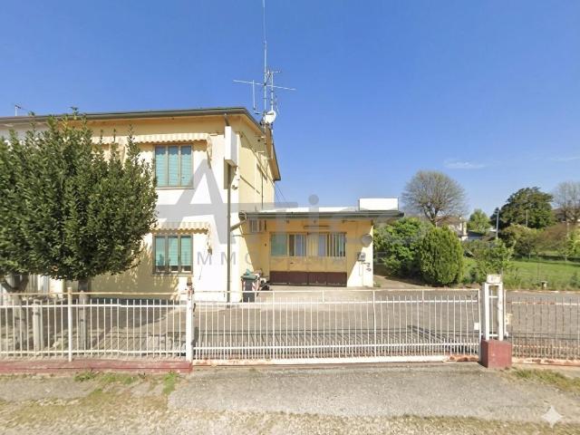 Via Dx Adigetto RO 9 vani 250mq