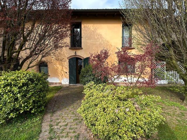 via emilia 149 quadrilocale 250mq