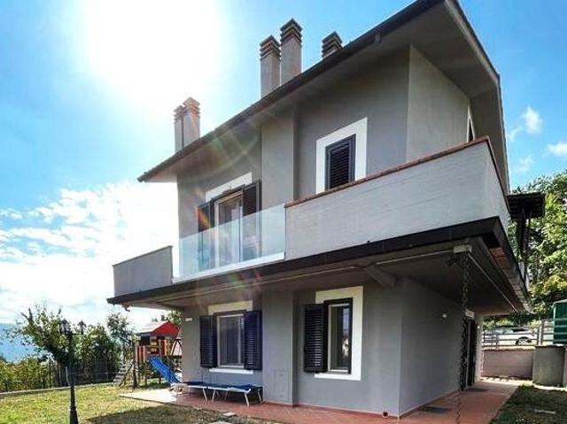 Via Emilio Bertini 7 vani 240mq