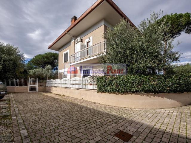 Via Enrico Fermi trilocale 80mq