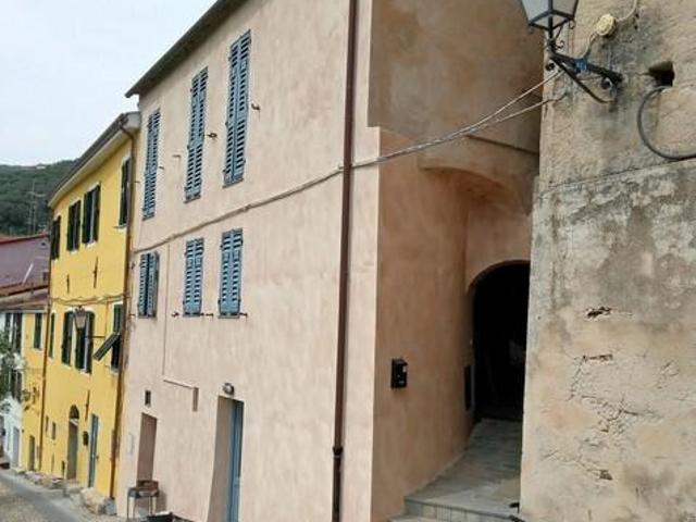Via Edmondo de Amicis 2 6 vani 165mq