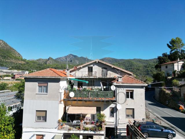 Via Edmondo de Amicis 47 7 vani 114mq
