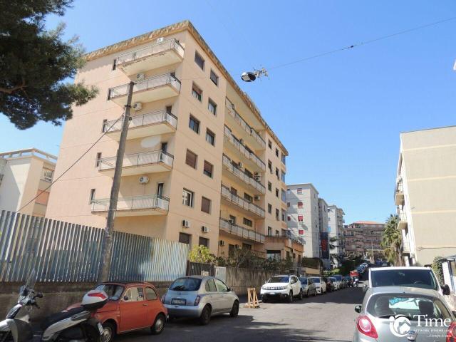 Via Eleonora D´angio´ 91 5 vani 140mq