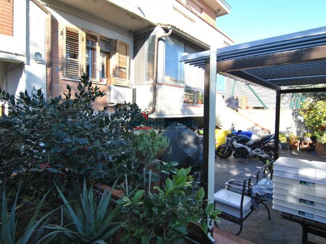 Via F. Rontini 10 10 vani 200mq