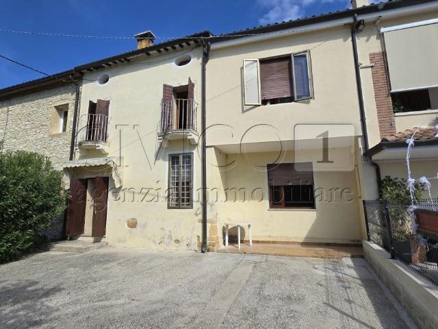 via Fontana Fozze 48 6 vani 215mq