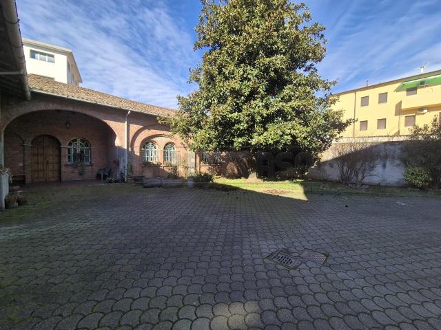Via Fabio Filzi 7 vani 263mq