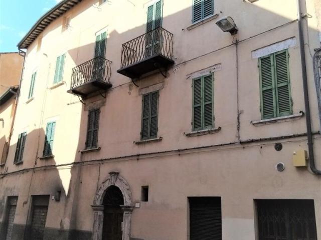 Via Fabretti 5 vani 88mq