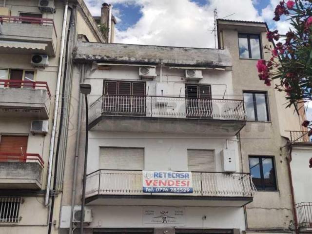 Via Fadoni 16 5 vani 112mq