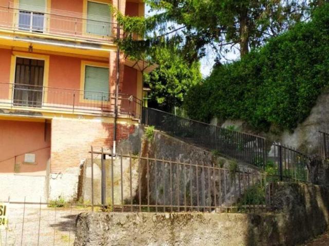 Via Falcinello 300 10 vani 250mq
