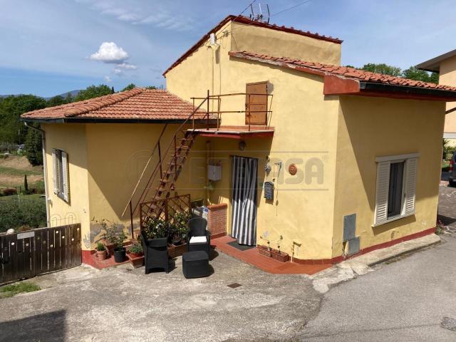 Via Falorni 20 trilocale 80mq