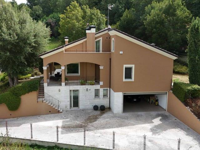 Via Filippo da Pietracuta 21 10 vani 0mq
