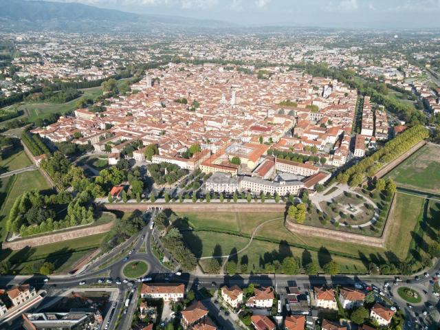 Via Fillungo 168 bilocale 120mq