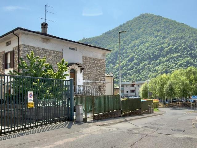 Via Francesco Crispi quadrilocale 156mq