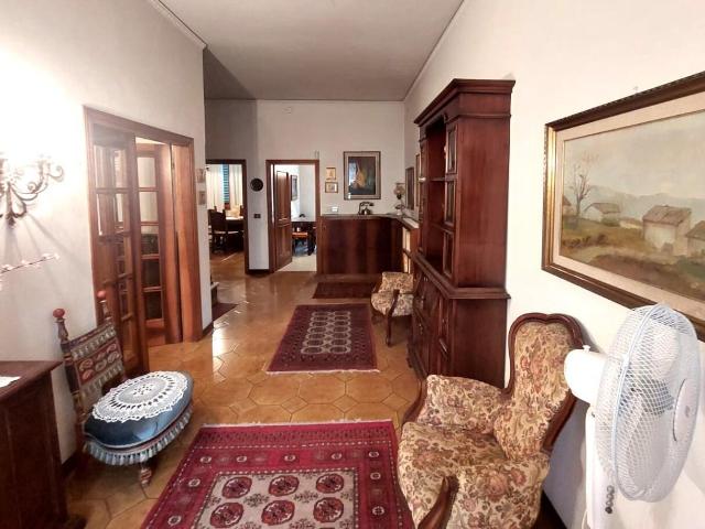 Via Francesco Ferrucci 6 vani 16mq