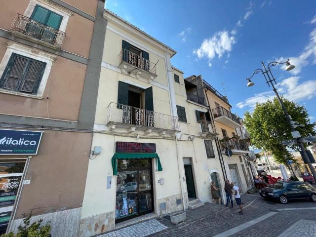 Via Francesco Filomusi Guelfi 51 10 vani 297mq