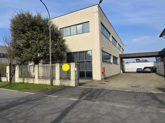 Via Fratelli Cervi 11 vani 450mq