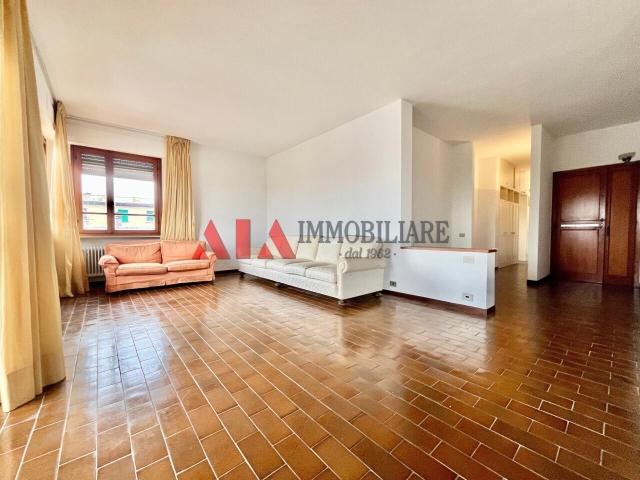 Via I° Maggio 60 6 vani 150mq