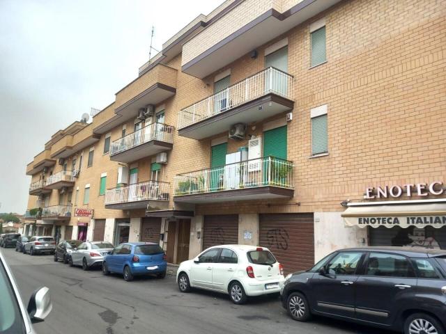 Via Imperatore Adriano monolocale 45mq
