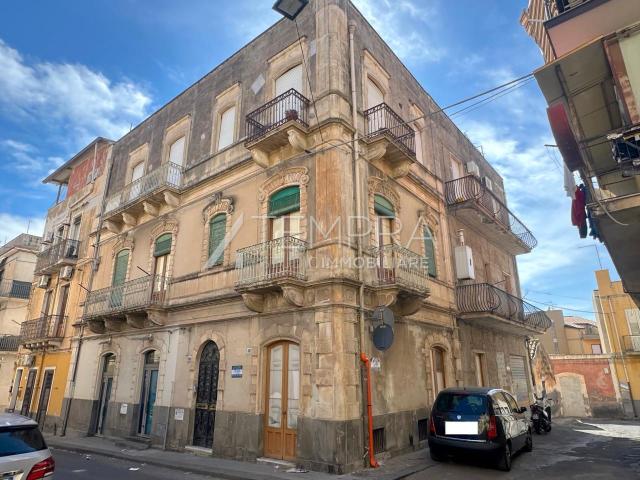 VIA INZERILLI 17 vani 450mq