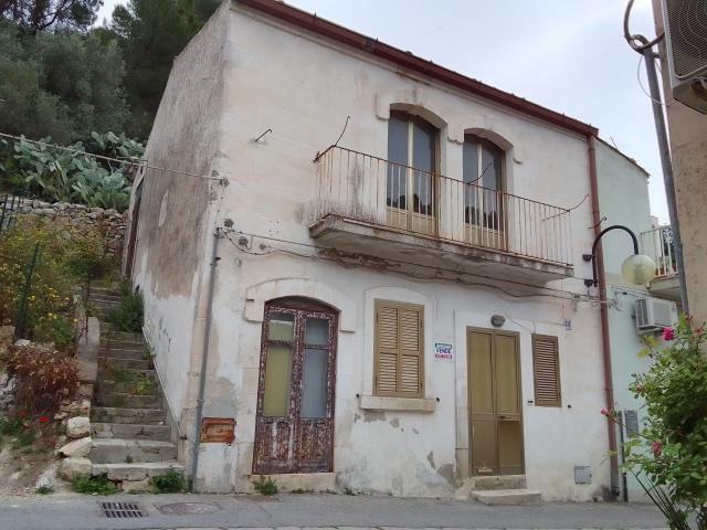 via iachininoto 21 5 vani 105mq
